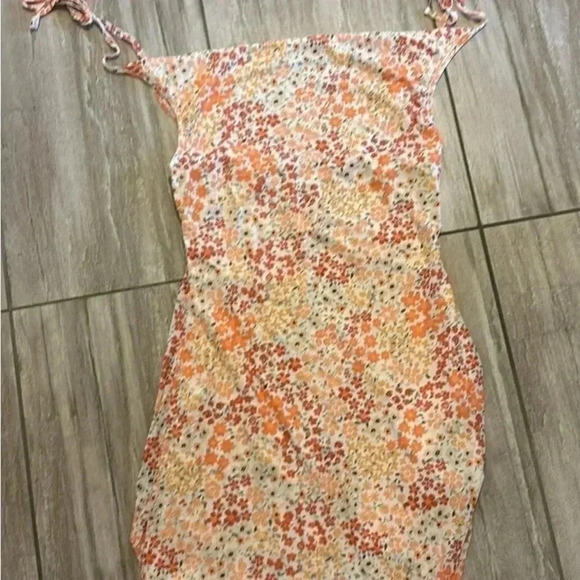 Size 6 women’s brand new  dress - Picture 3 of 3